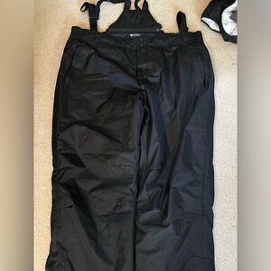 Mountain wear house snow pants
